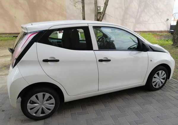 Toyota Aygo cena 24500 przebieg: 100200, rok produkcji 2016 z Bydgoszcz małe 37